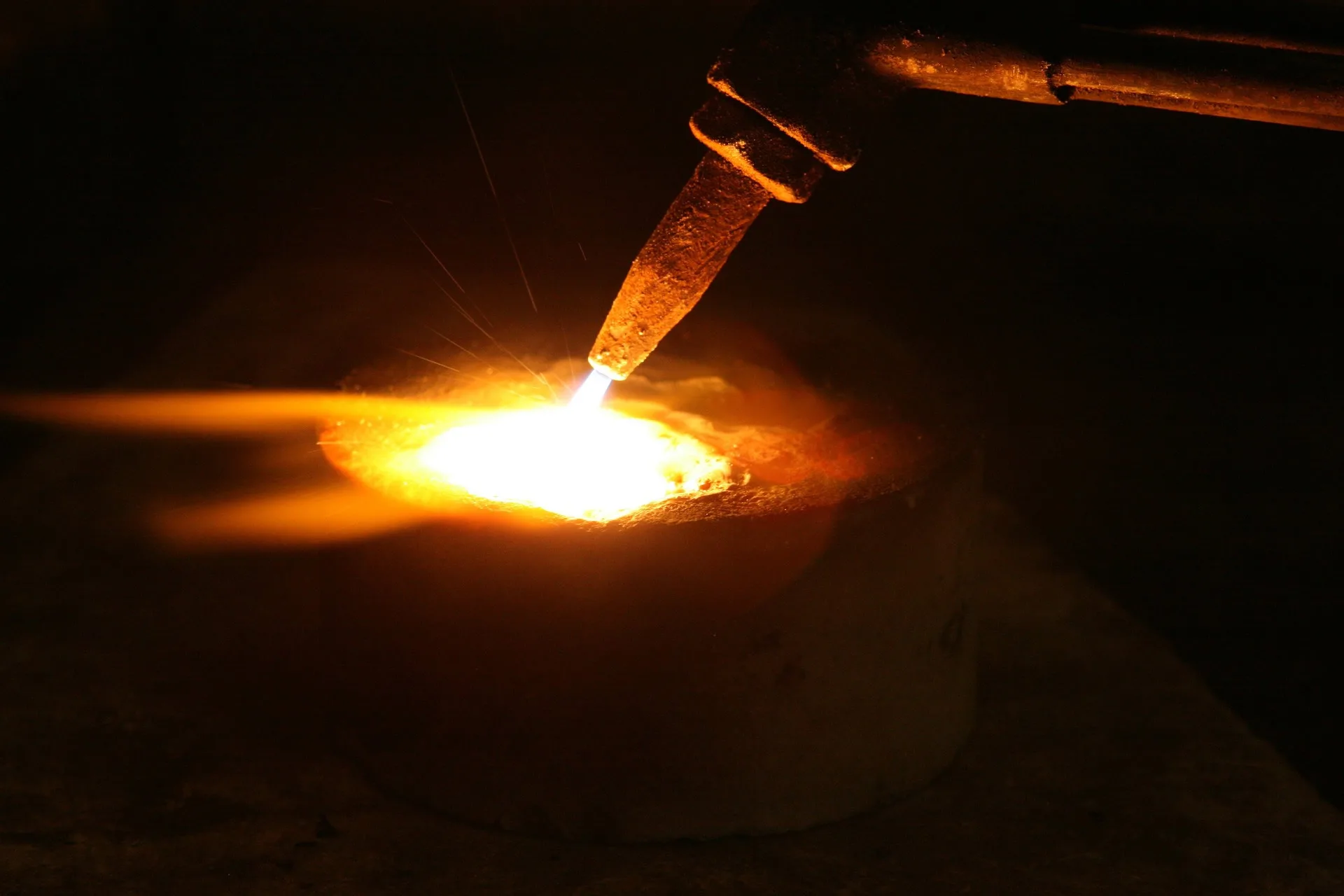 ¿cómo se regula la química del agua en una caldera de generación eléctrica?